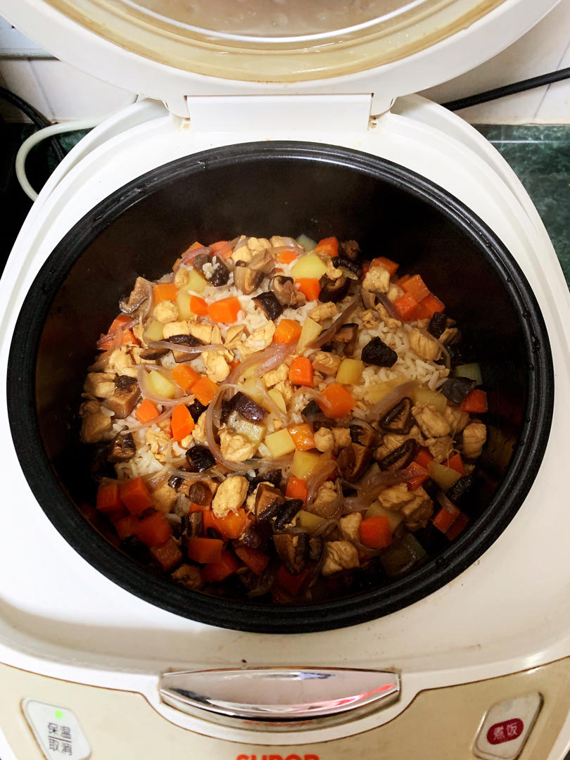香菇鸡腿焖饭