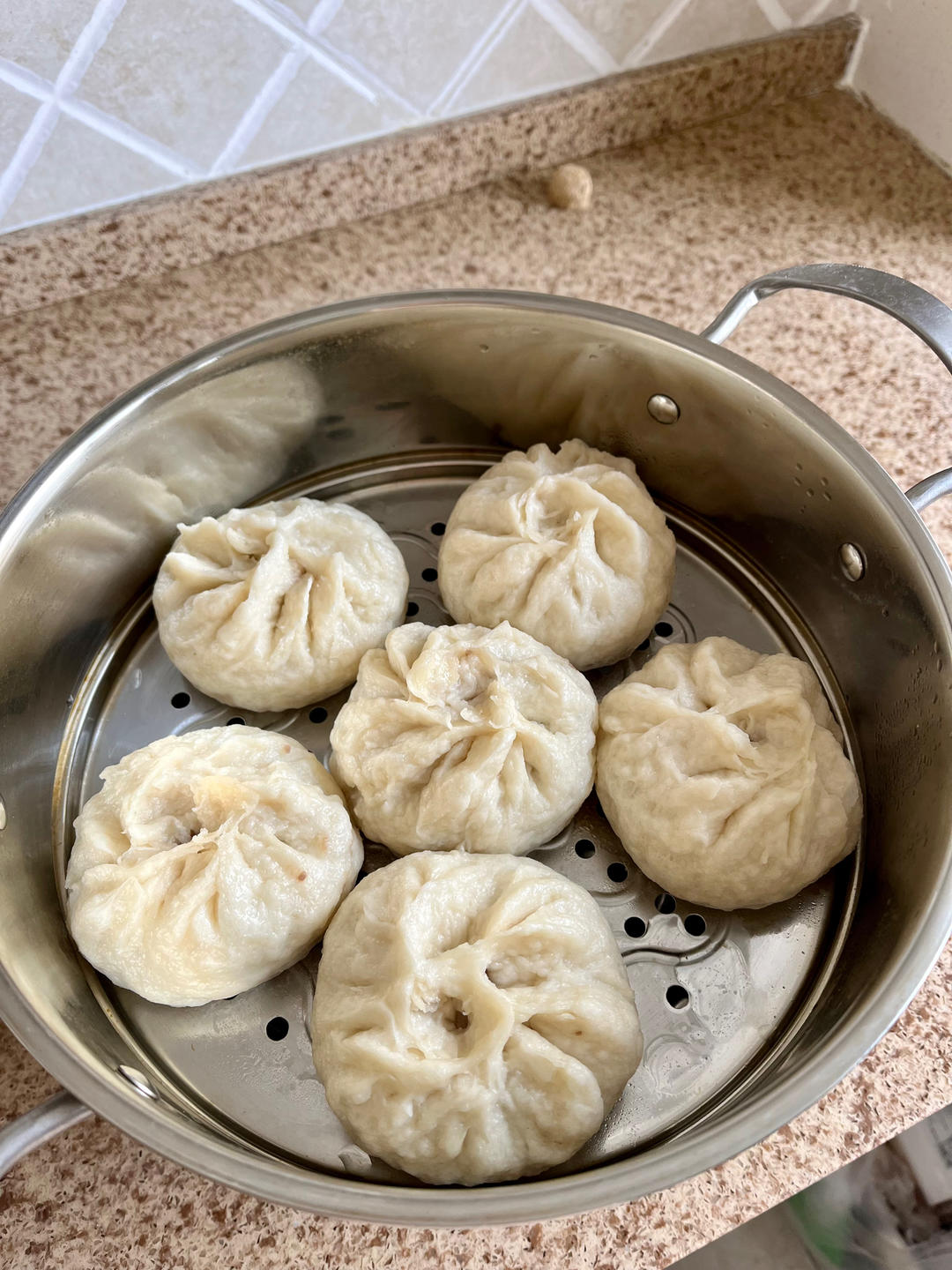 鲜嫩多汁的牛肉包子