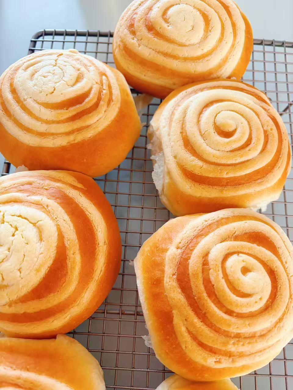 软呼呼巨好吃~雪芙杏仁餐包