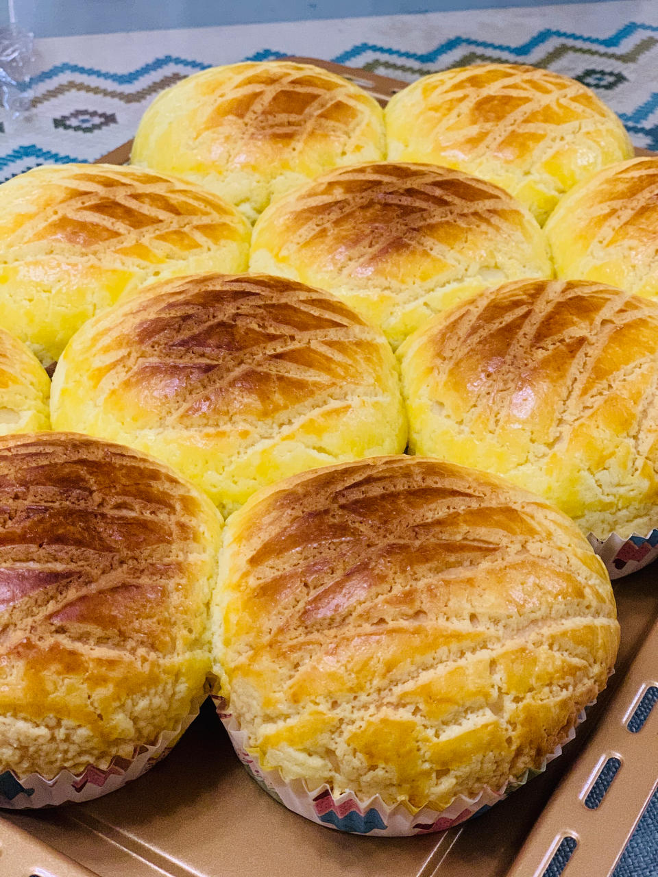好吃到炸裂的港式菠萝包（附带制作酥皮的小视频）
