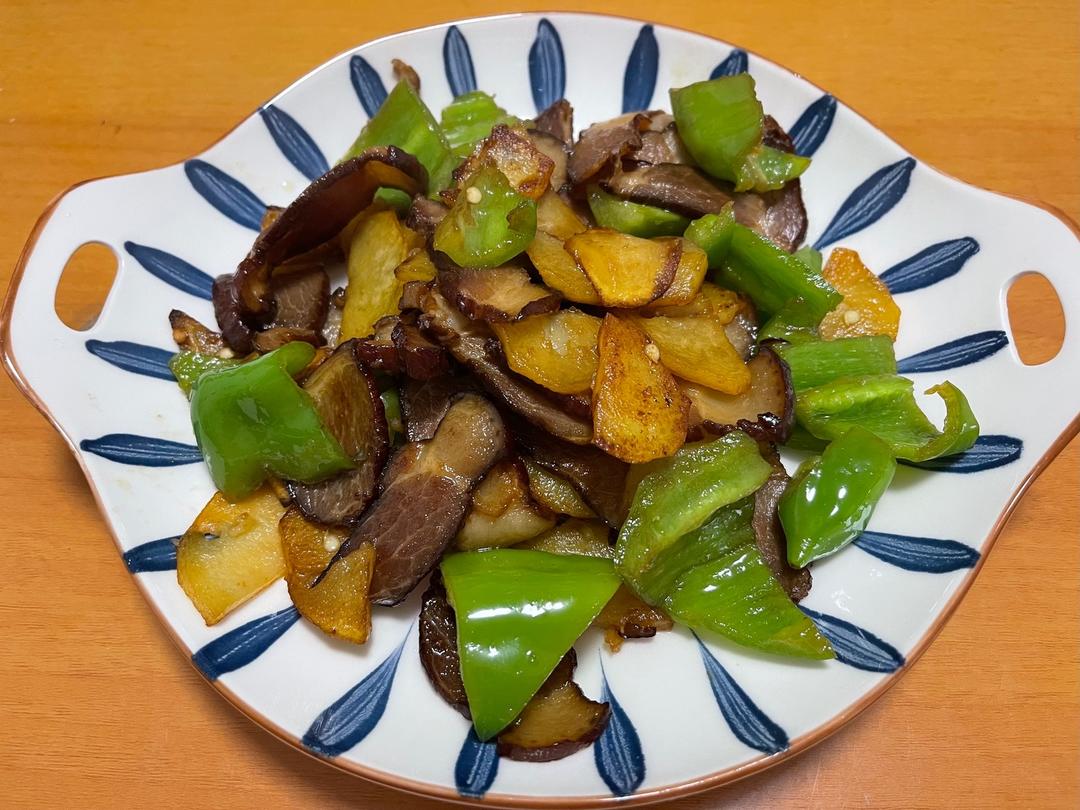 腊肉炒土豆的做法