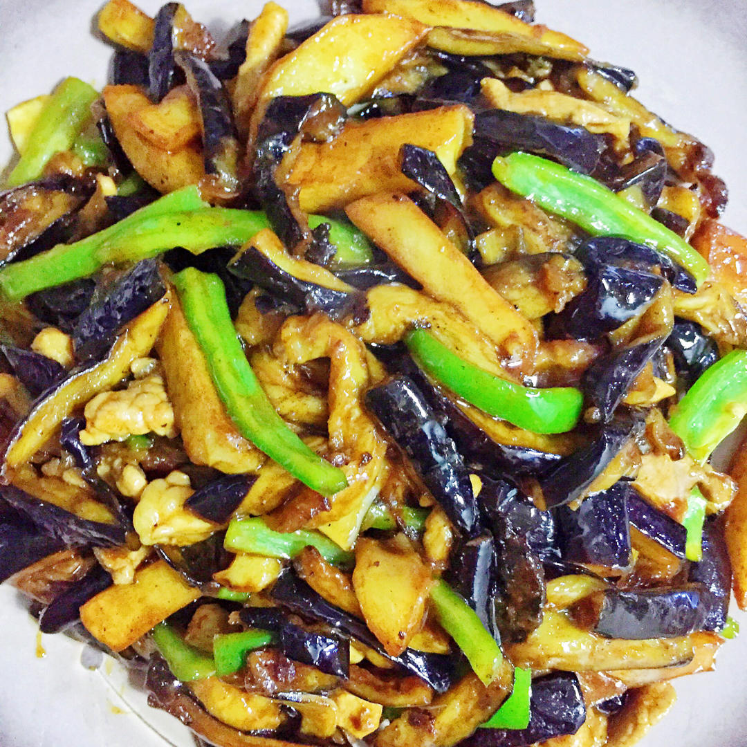 土豆烧茄子，只需一碗料汁就能做，简单零失败，超级下饭菜