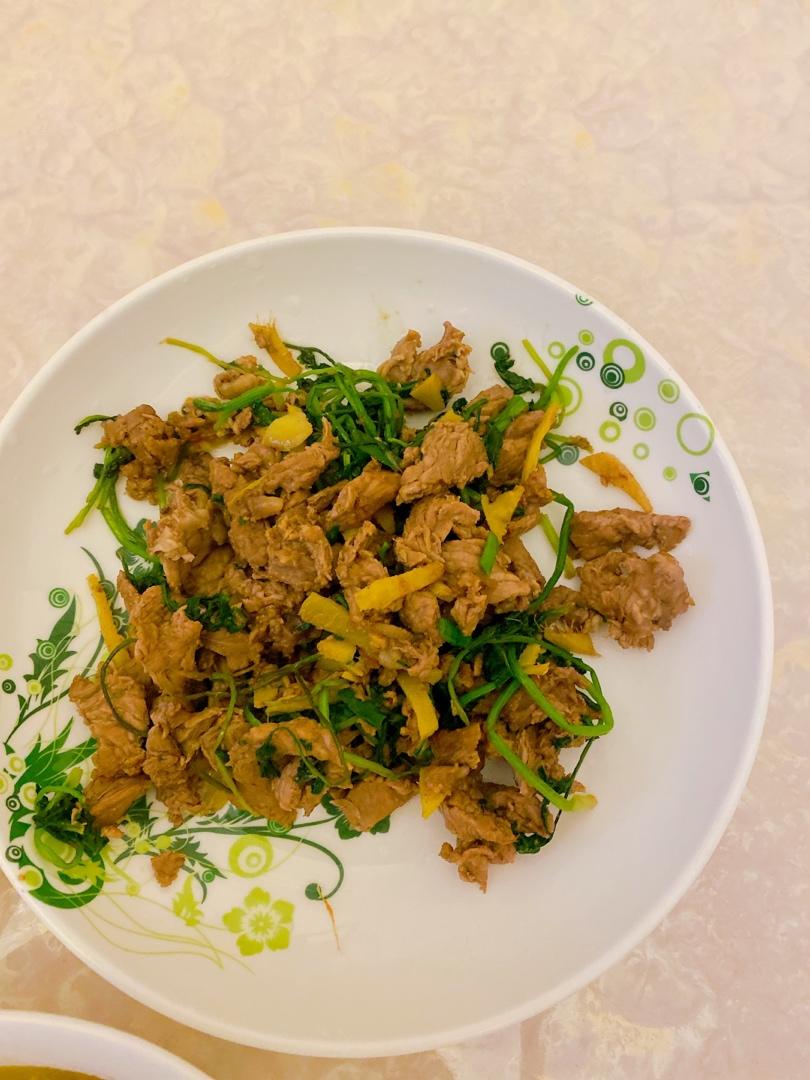 香菜炒牛肉（嫩）