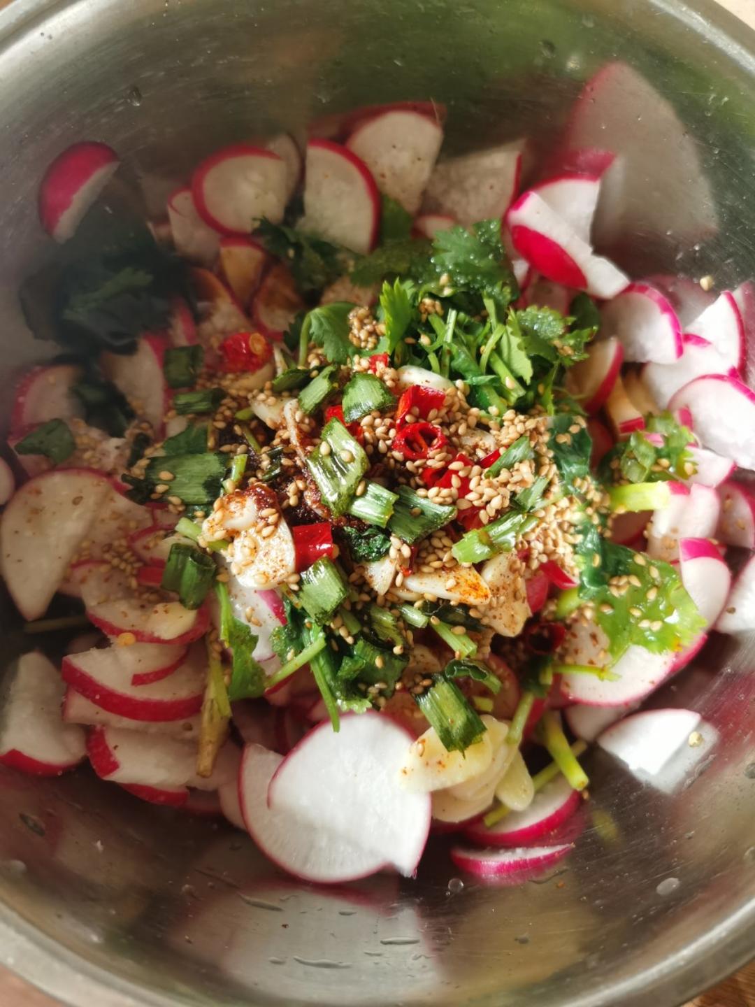 麻辣爽脆凉拌水萝卜(佐粥下饭)