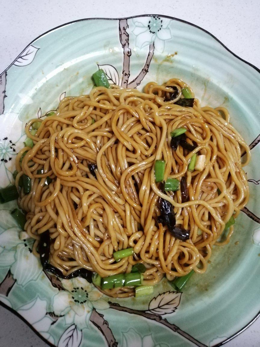 10分钟搞定的一碗葱油拌面