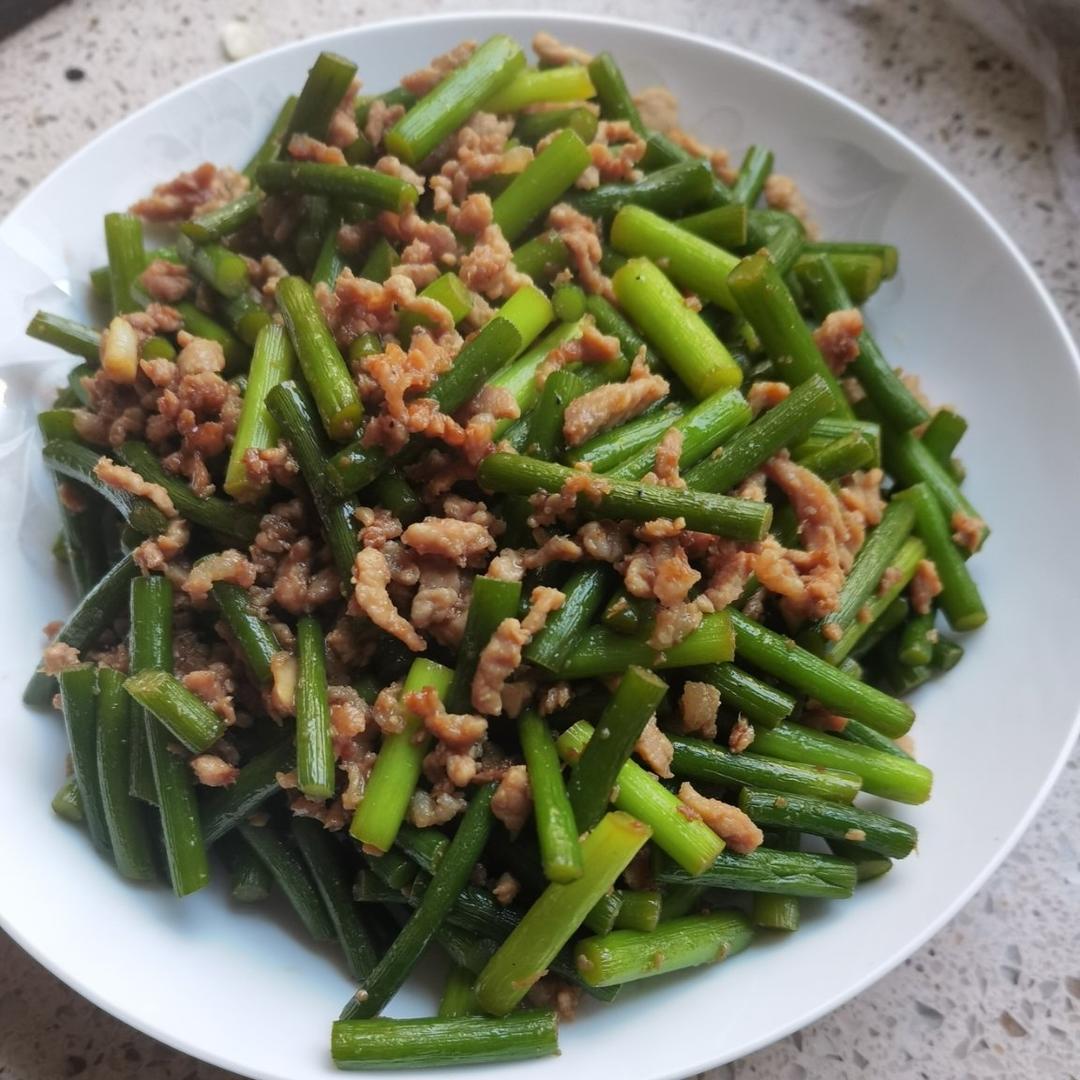 简单易做的下饭菜－蒜苔炒肉