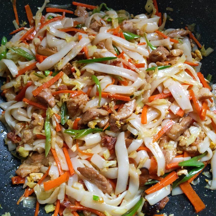 路边摊的炒河粉