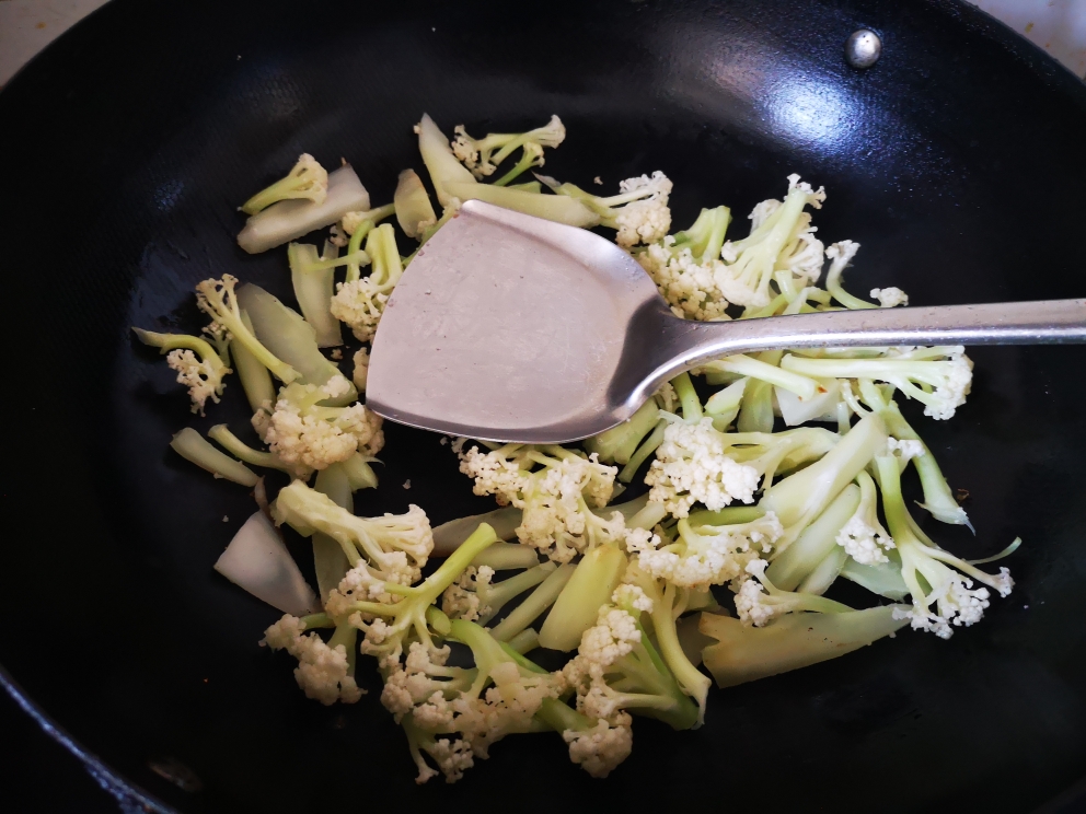 干锅有机菜花（不焯水是关键）的做法 步骤3