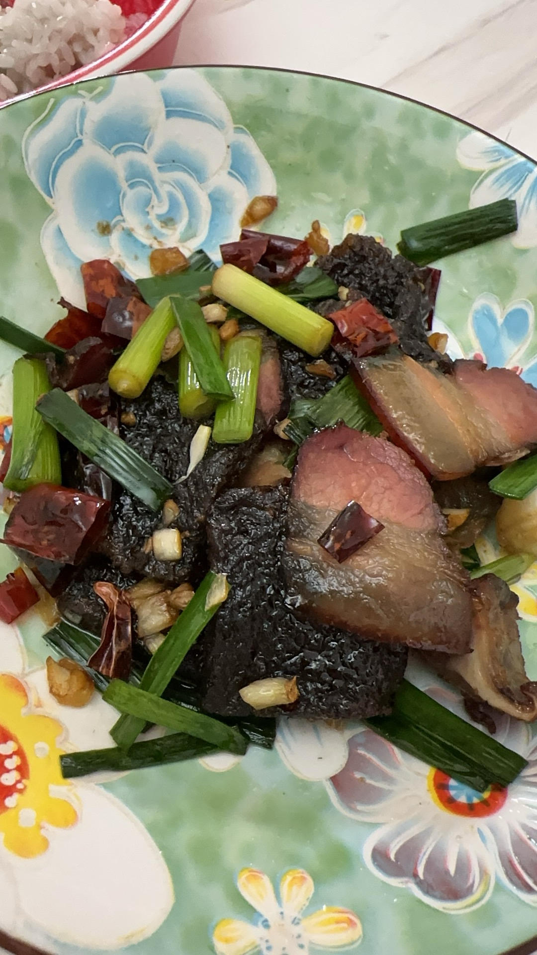 腊肉炒蕨粑