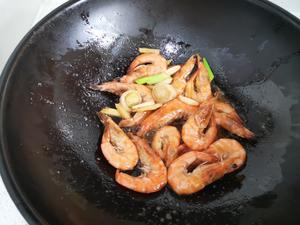 回忆青岛之大虾炒白菜的做法 步骤5