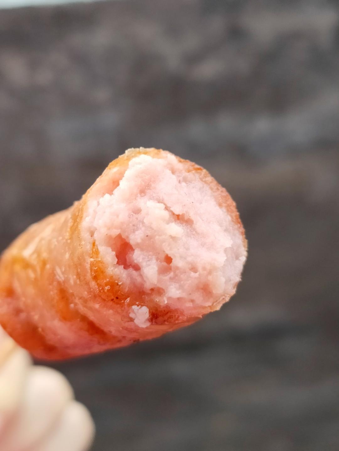 实验多次味道终于满意了～黑椒脆皮烤肠
