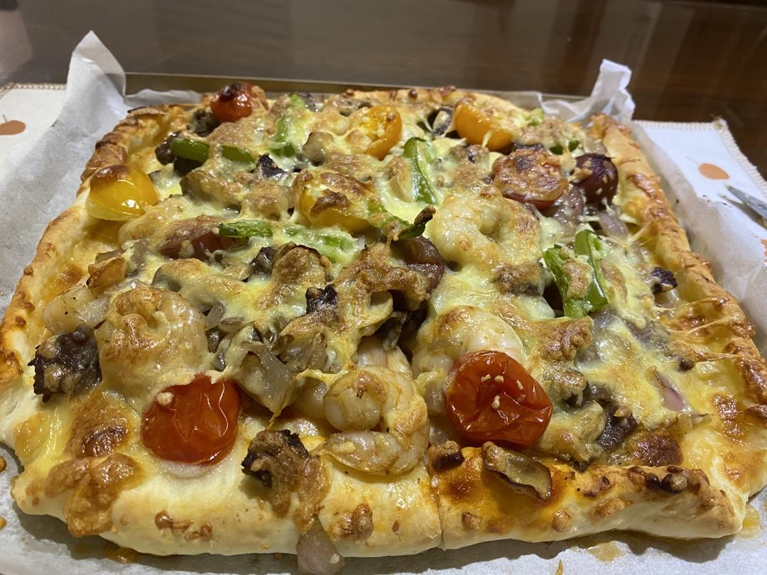 lucienlee做的完爆必胜客棒约翰芝士香肠卷边披萨