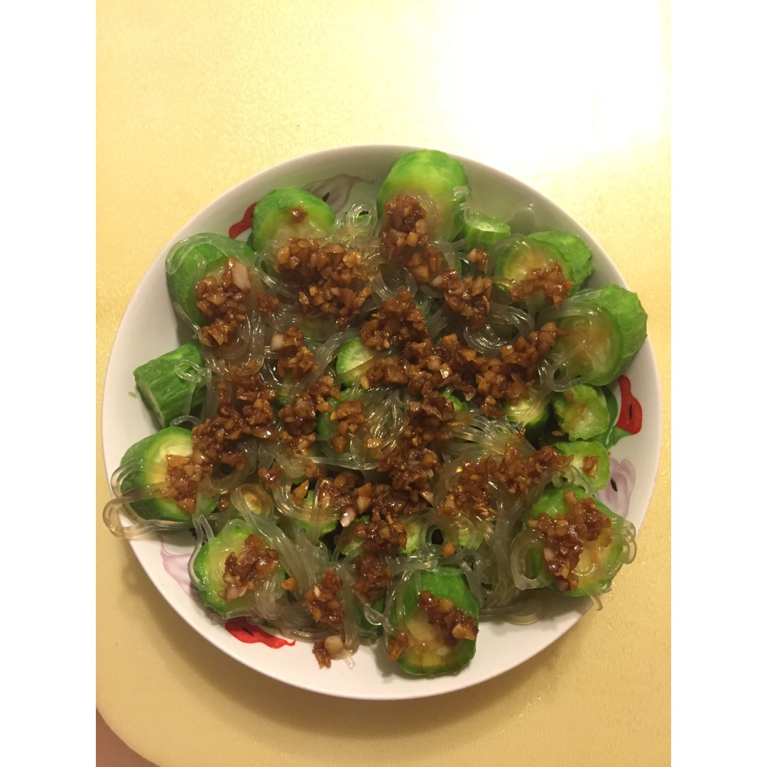 只需要五分钟就可以的美味蒜蓉蒸丝瓜