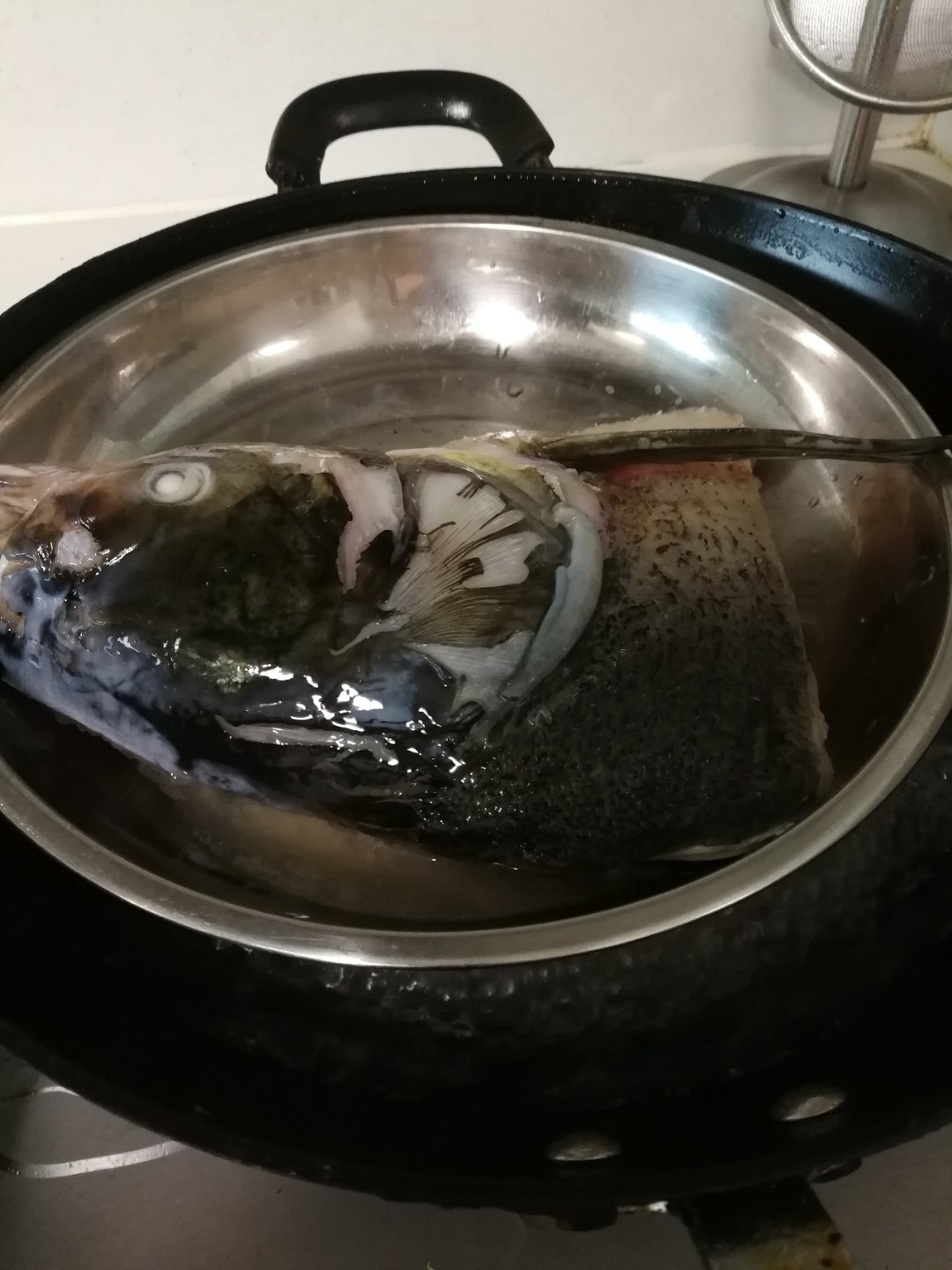 三色剁椒加红烧鱼头两吃的做法 步骤5