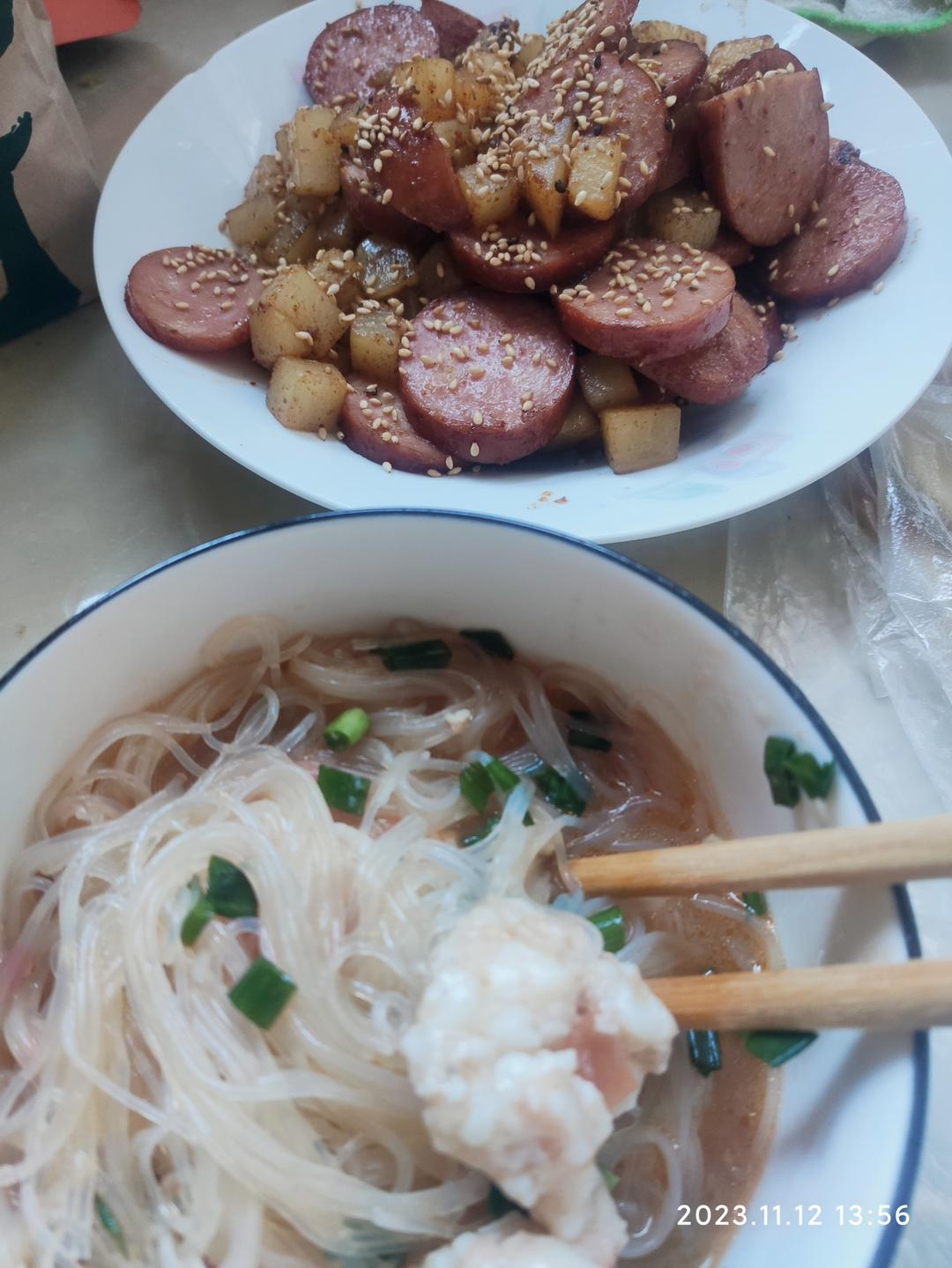 火爆餐厅的番茄虾滑粉丝煲，鲜香美味又下饭