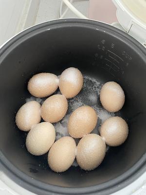 汗蒸房里的盐焗蛋的做法 步骤1