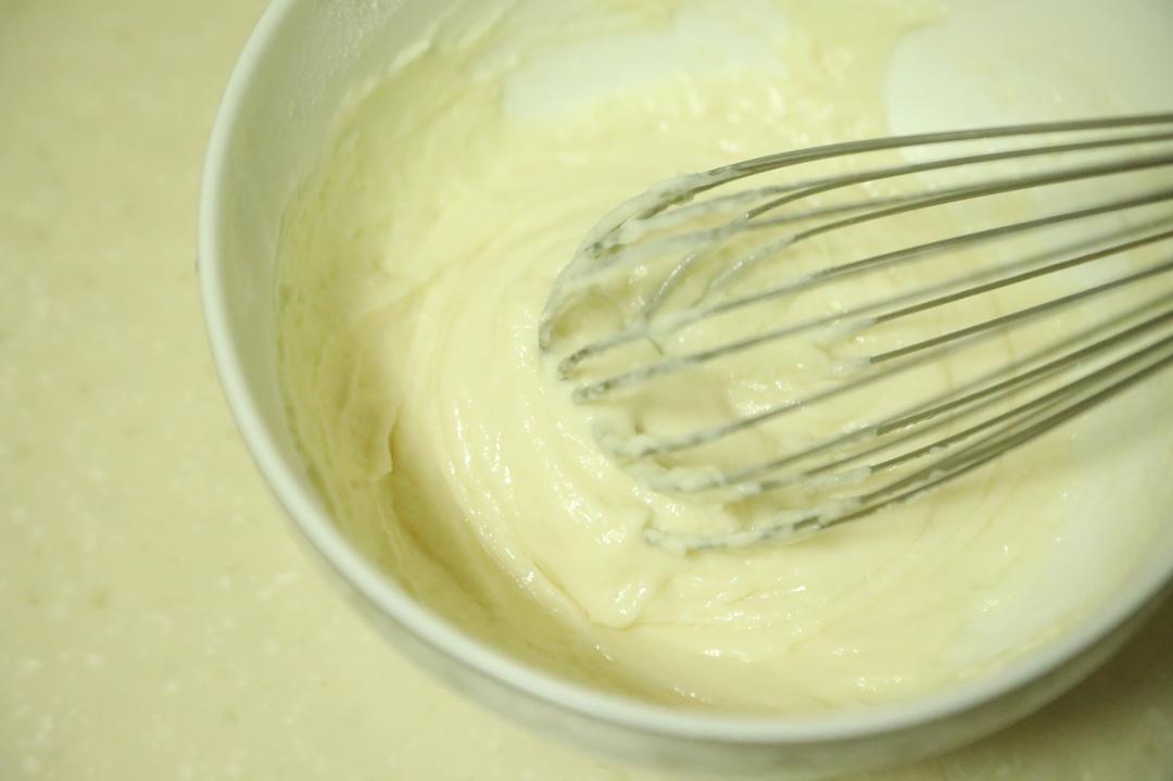 【北鼎品牌公开课】不易裂的戚风蛋糕卷（百香果芒果&芋泥肉松两种口味）的做法 步骤3