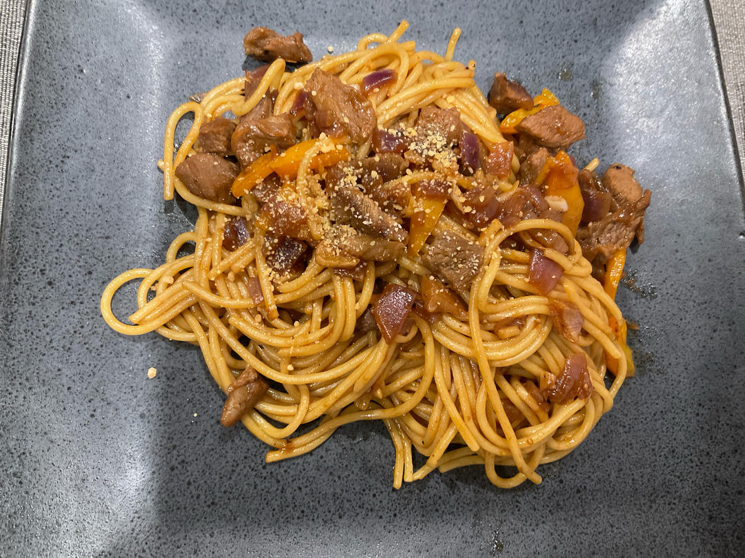 西餐厅的黑椒牛柳意面（附秘制黑椒汁做法）