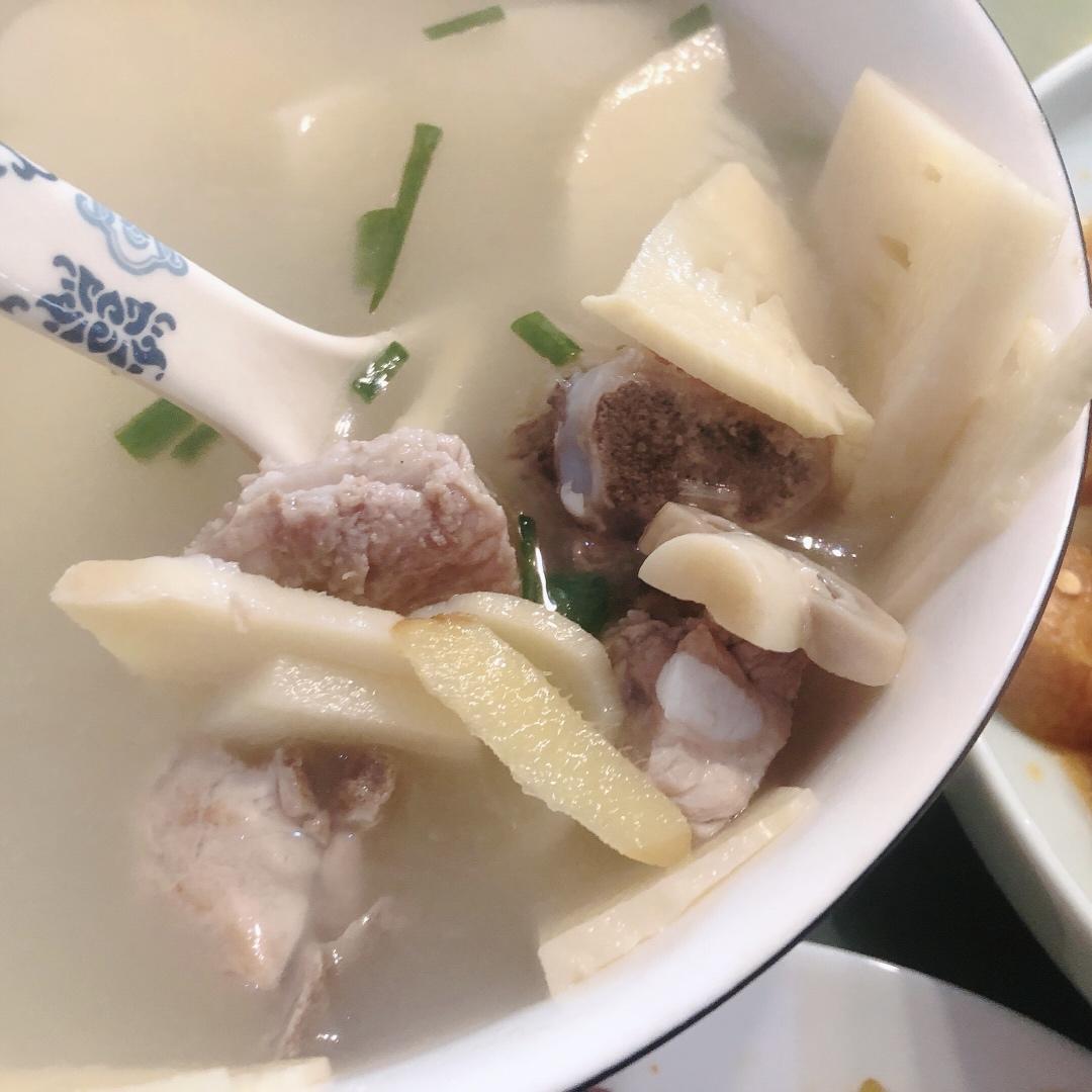 口蘑冬笋排骨汤