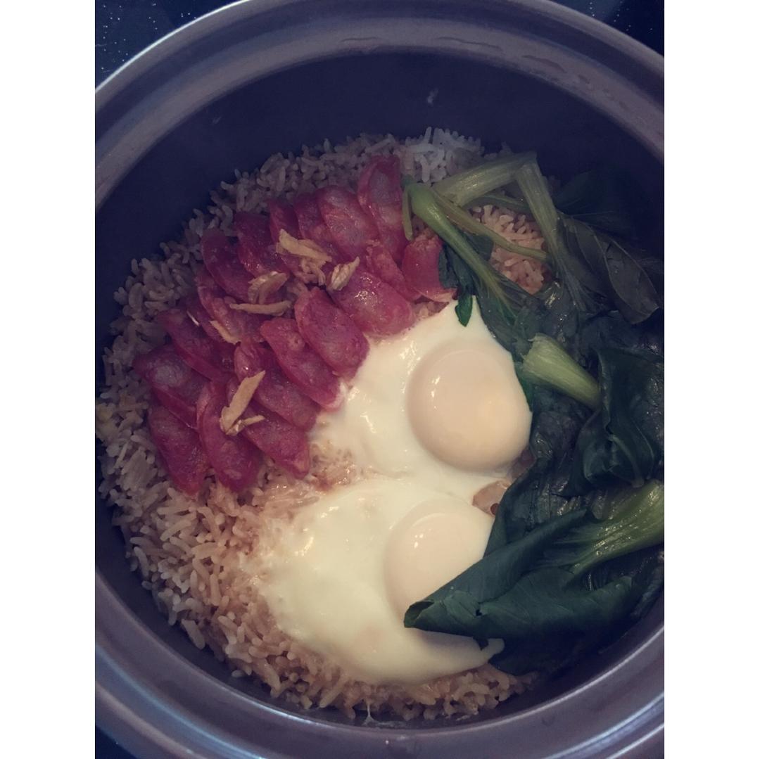 广式腊味煲仔饭