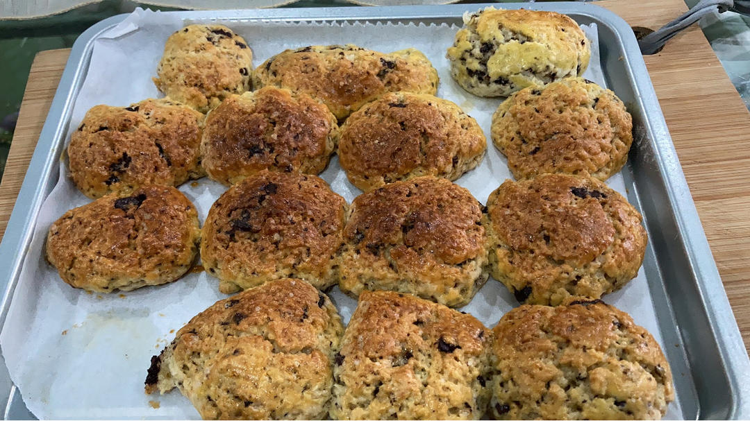 【视频】3分钟 奶油司康Scone(可能是世界上最快手的司康) 消耗淡奶油～