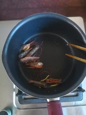 鲜虾番茄汤面的做法 步骤2