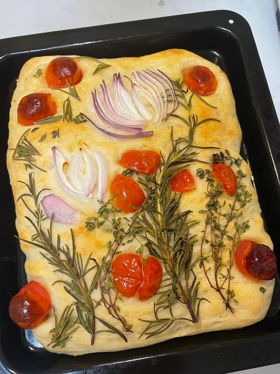 迷迭香番茄青豆佛卡夏Focaccia layered with rosemary tomatoes&peas——北鼎烤箱食谱