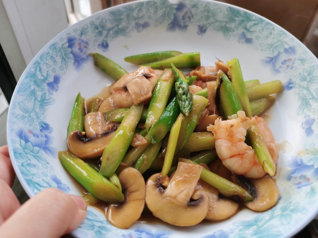 超简单的减脂餐：芦笋口蘑炒虾仁🍤，包教包会