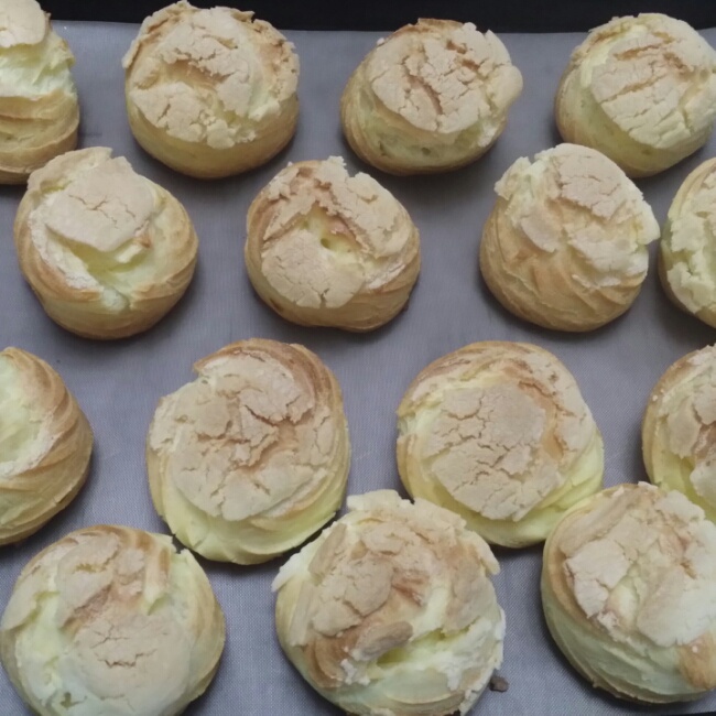 卡士酱脆皮泡芙