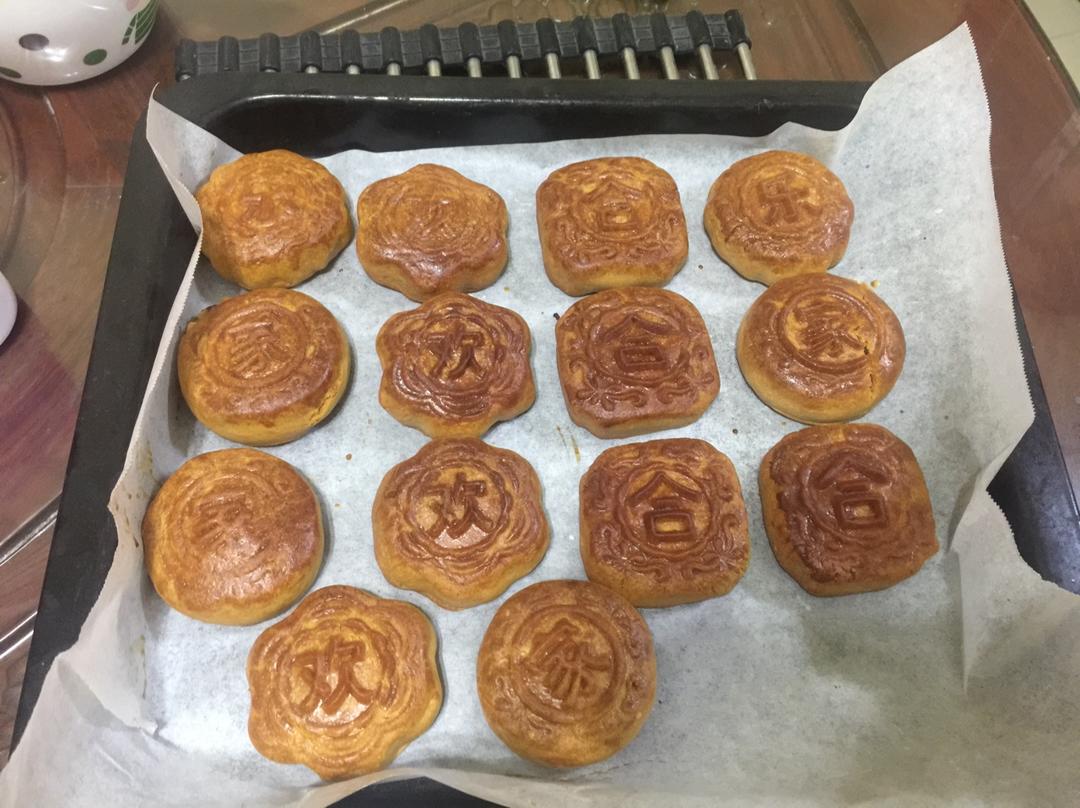 广式月饼—蛋黄莲蓉月饼