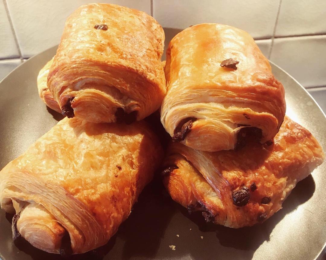 Pain au chocolat？chocolatine？巧克力可颂？