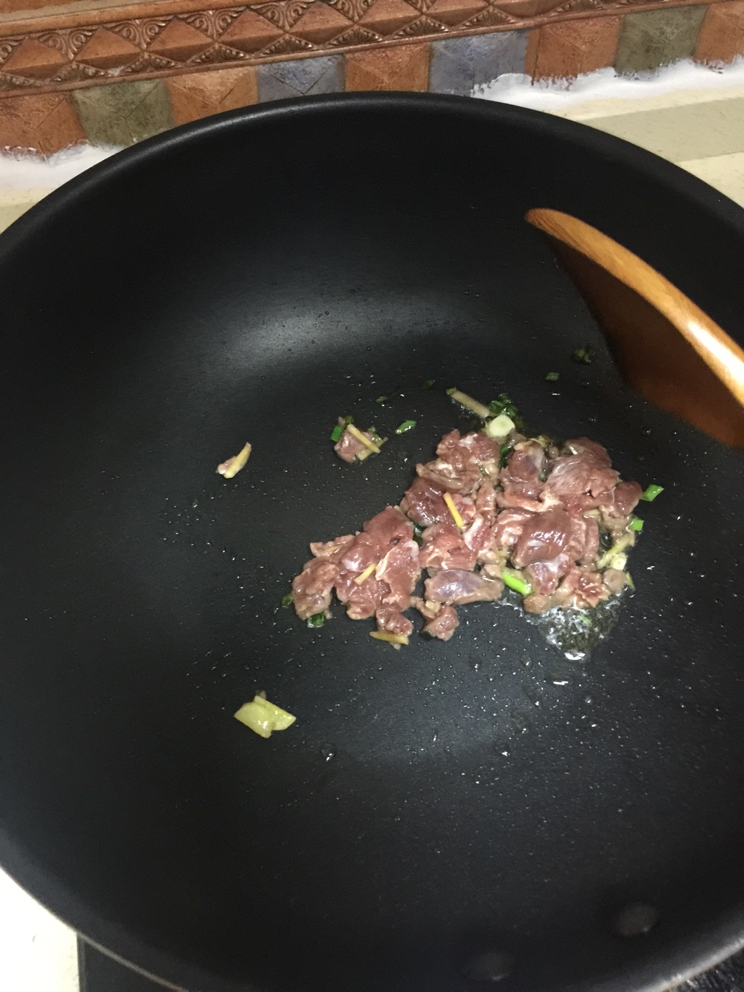 青椒炒牛肉的做法 步骤4