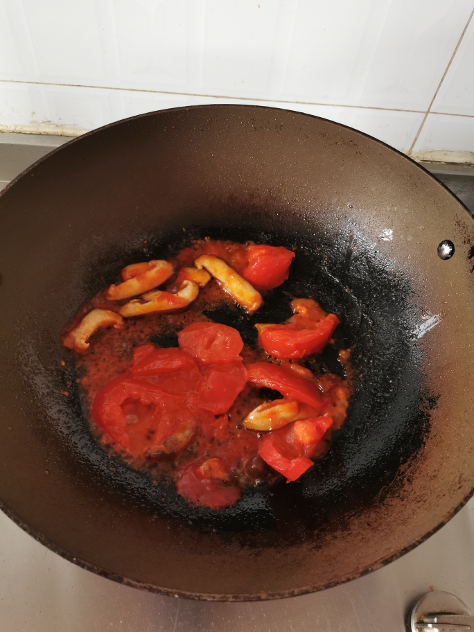 番茄酸汤素土豆粉的做法 步骤2