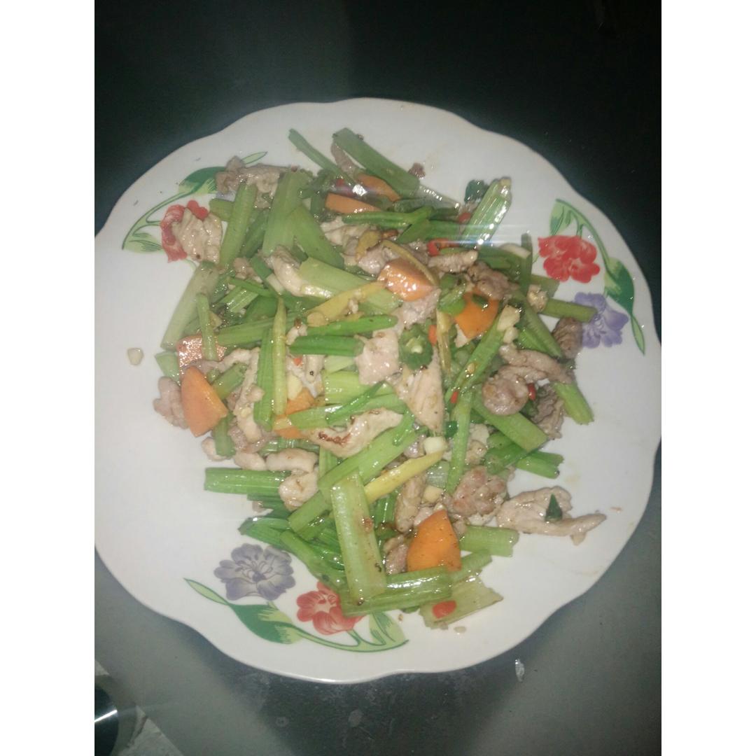 芹菜炒肉