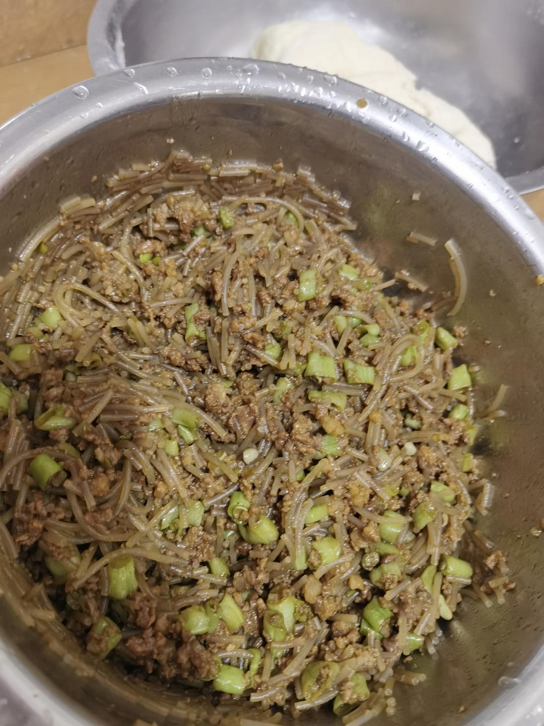 猪肉粉条豆腐包子