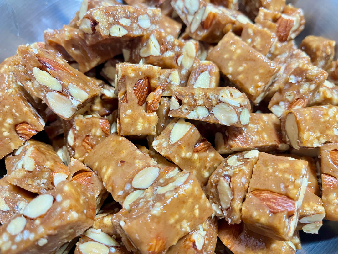 海盐巴旦木玄米太妃糖