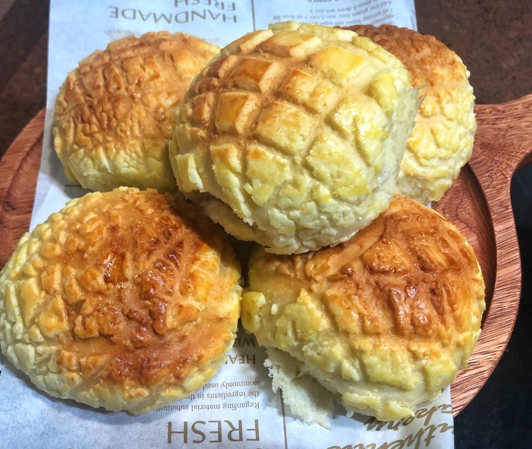 好吃到炸裂的港式菠萝包（附带制作酥皮的小视频）