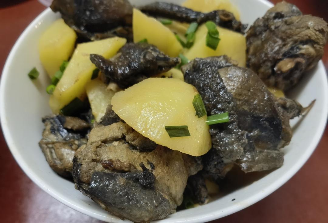 土豆烧乌鸡