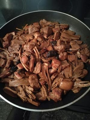 笋干面筋香菇烧肉的做法 步骤10
