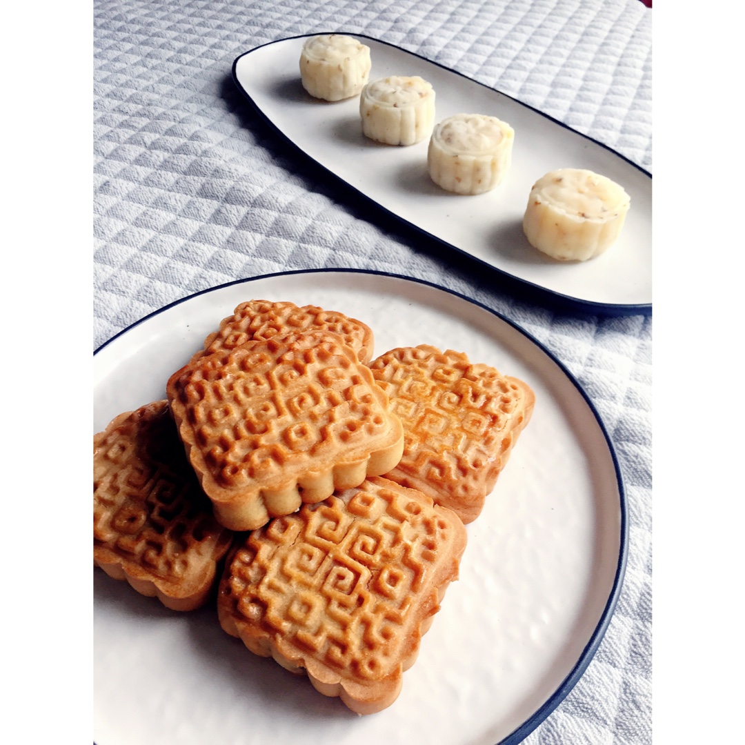 广式月饼—蛋黄莲蓉月饼