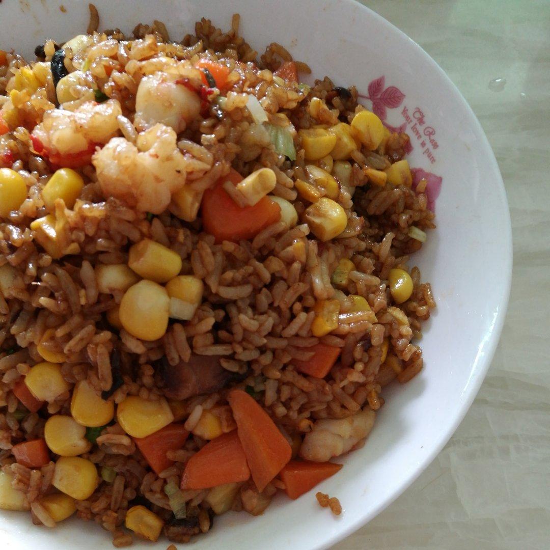 【鲜虾酱油炒饭】