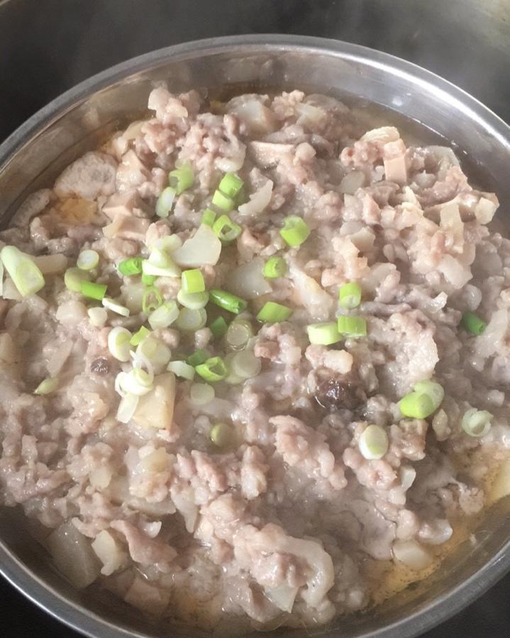 香菇马蹄蒸肉饼