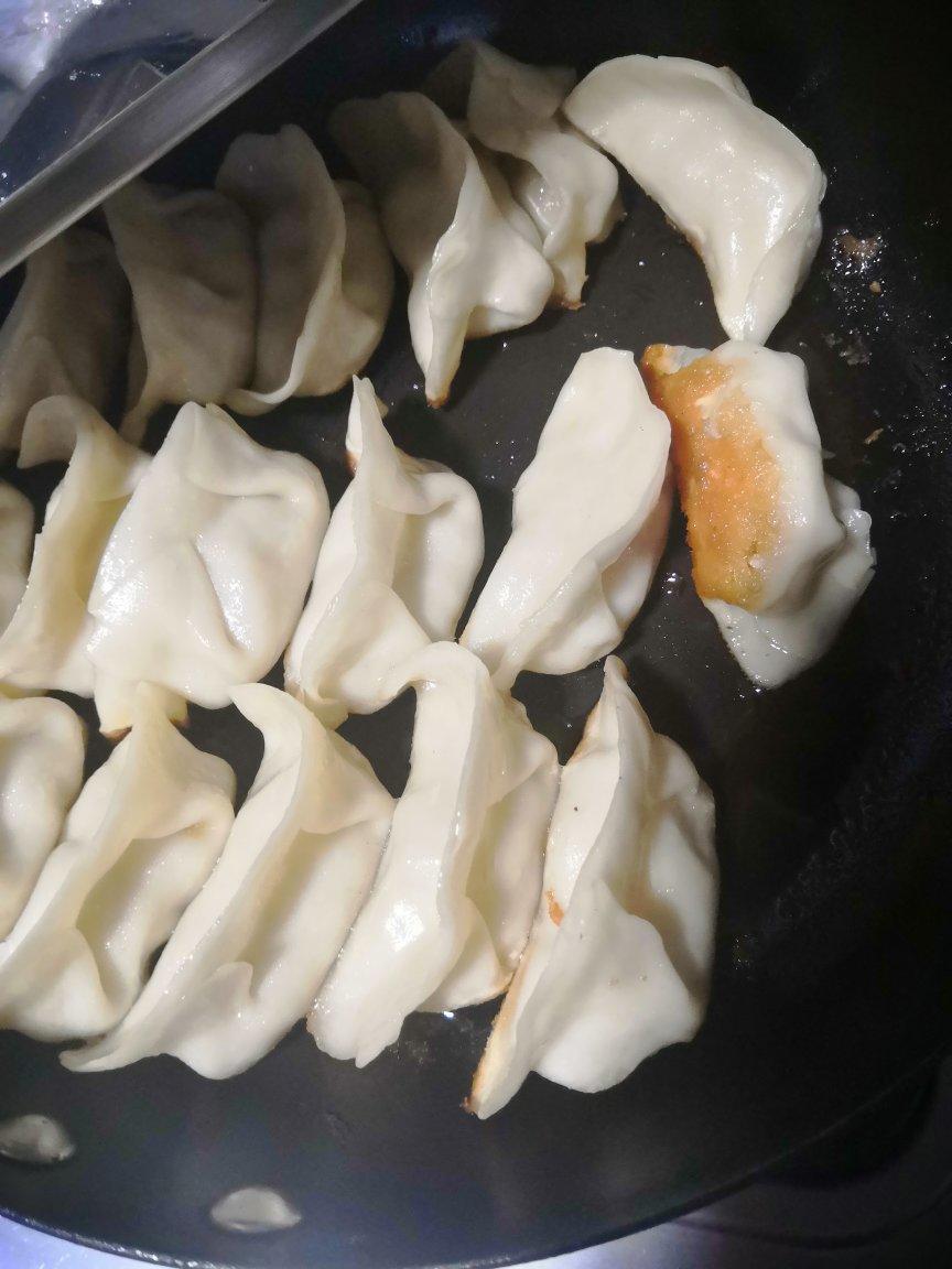 有冰花的日式煎饺（锅贴）🥟