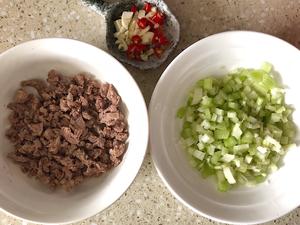 芹菜牛肉粒的做法 步骤1