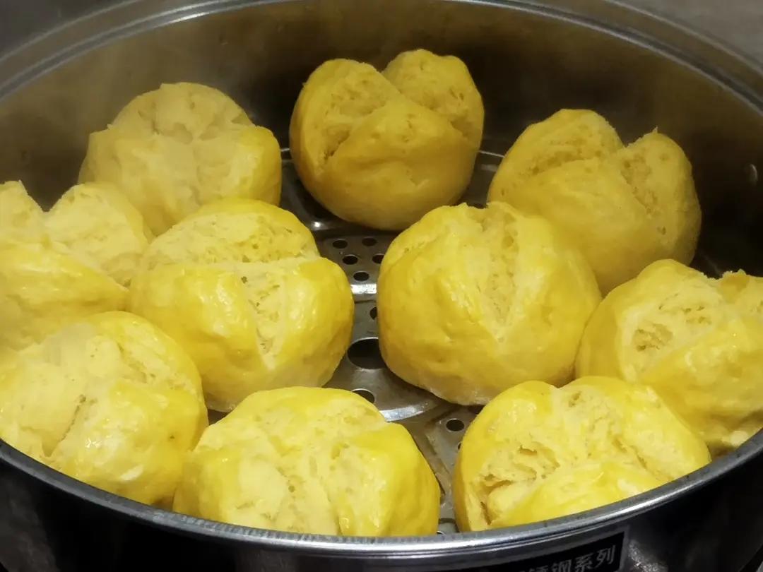 不加一滴水的南瓜开花馒头，纯南瓜泥和面，无需泡打粉，枣香浓郁个个开花