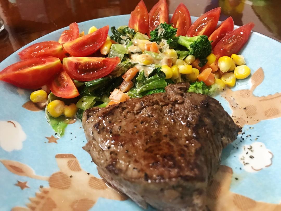 四分钟煎好一块鲜嫩多汁的牛排