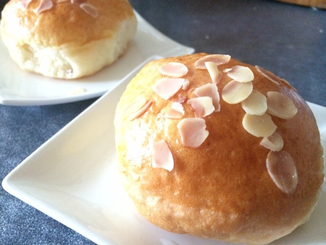 小步倩行做的淡奶油软面包