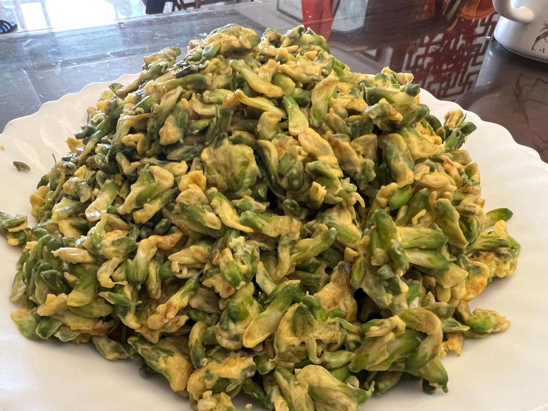 美味树上菜，槐花炒鸡蛋。附两种槐花保存方法。