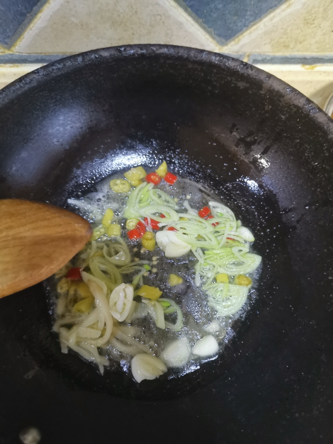 泡椒烩鱼肚（鱼泡）的做法 步骤4