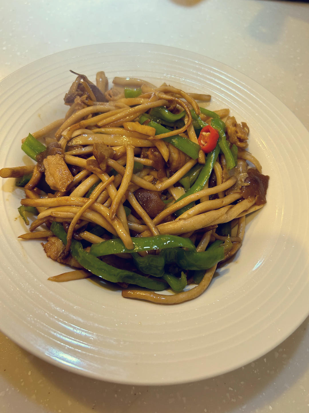 五花肉干锅茶树菇